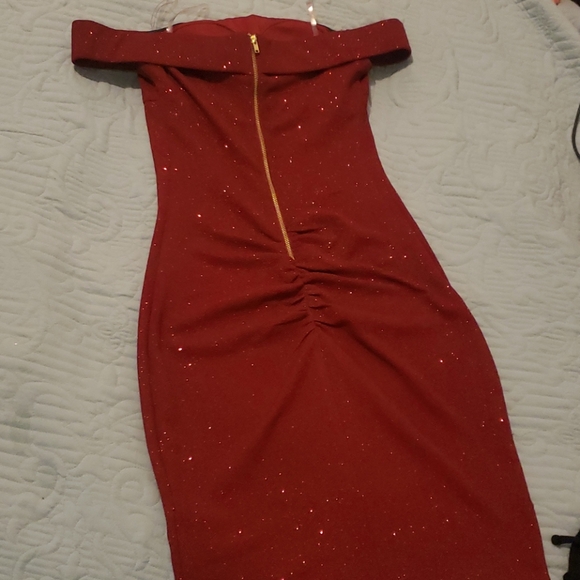 Off the shoulder Burgundy Sparkly Dress - Picture 4 of 6